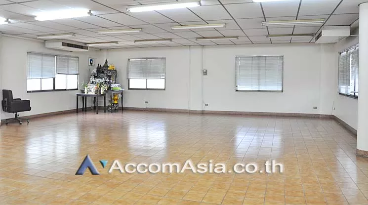  2  Office Space For Rent in ratchadapisek ,Bangkok MRT Sutthisan AA14497